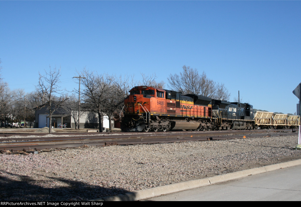 BNSF 8466